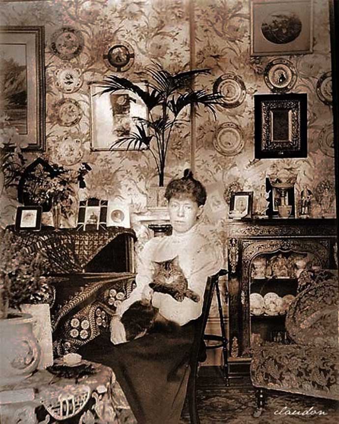 victoriaans-interieur-drawing-room-dame-met-kat