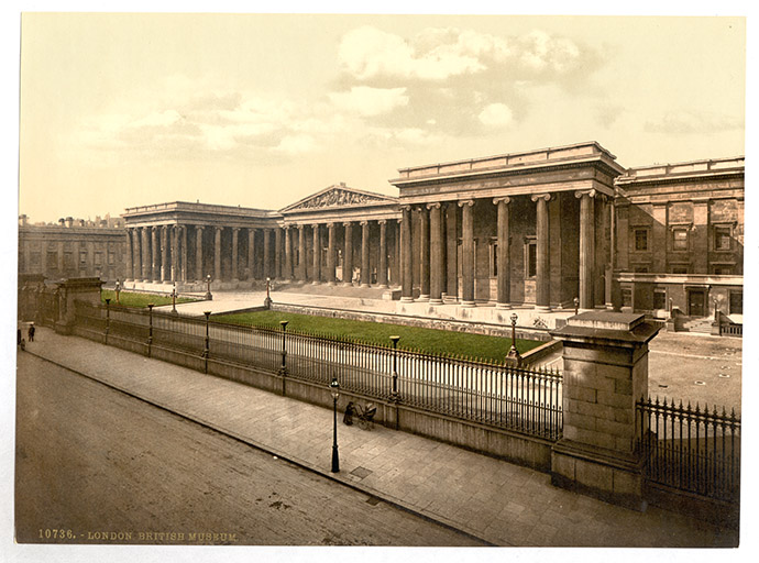 De collonade van het British Museum in 1905