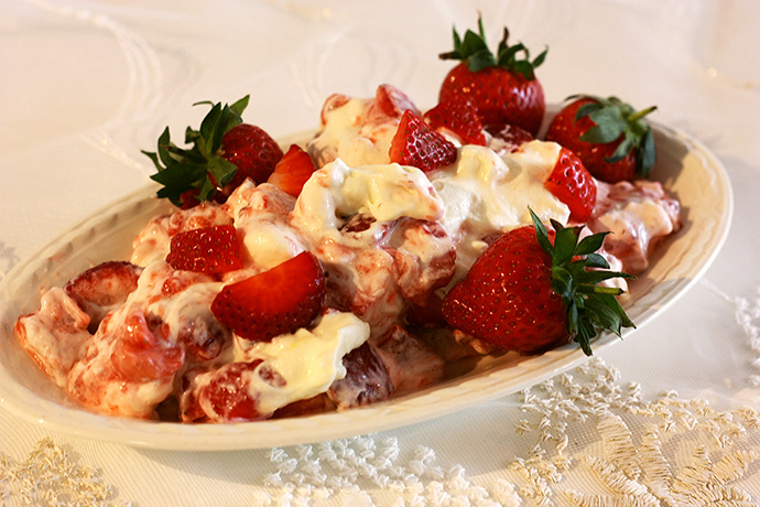 strawberry eton mess