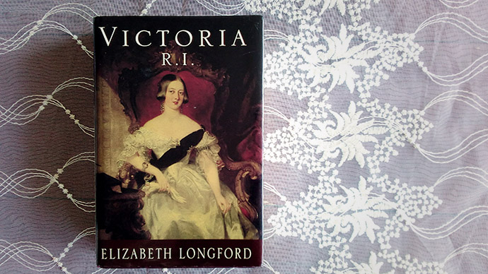 elizabeth longford victoria ri