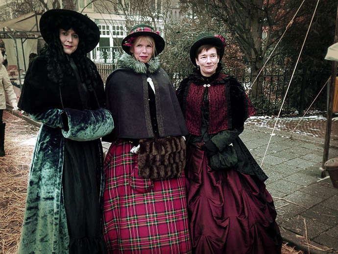 dickens-druten-kostuums-drie-victoriaanse-dames