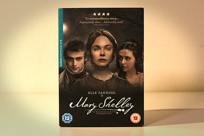 victoriaanse-cadeaus-film-mary-shelley-fanning