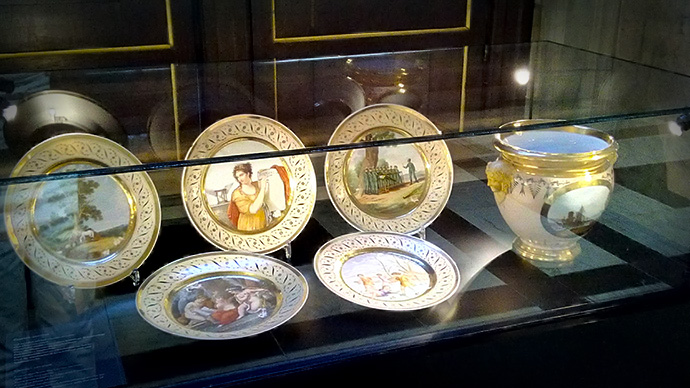 victoriaans-amsterdam-paleis-dam-guriev-servies-borden