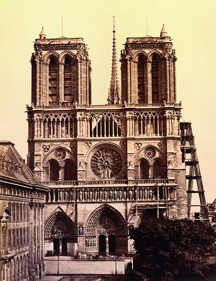 geschiedenis-notre-dame-19e-eeuw-baldus-1860s-torenspits