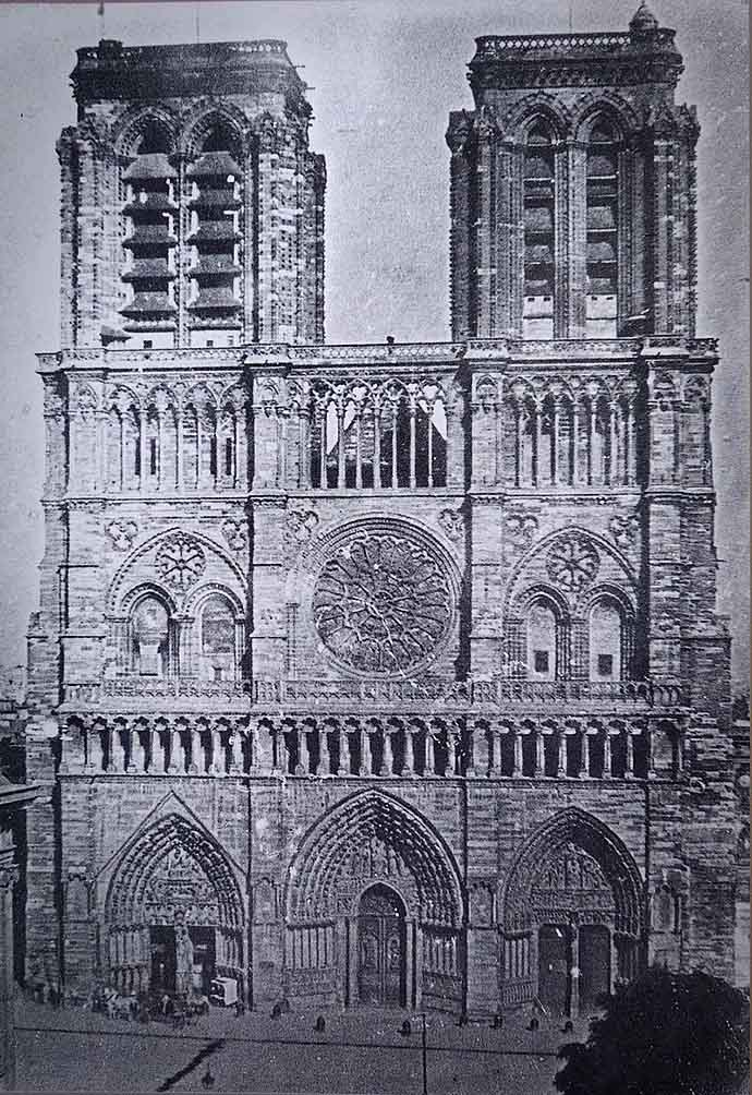 geschiedenis-notre-dame-19e-eeuw-facade-voor-1841