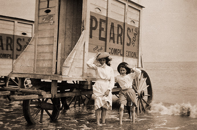 victoriaanse-vakantie-bathing-machine-1900