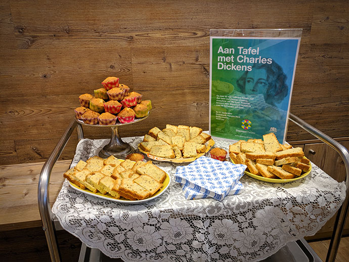 victoriaanse-cake-uit-aan-tafel-met-charles-dickens