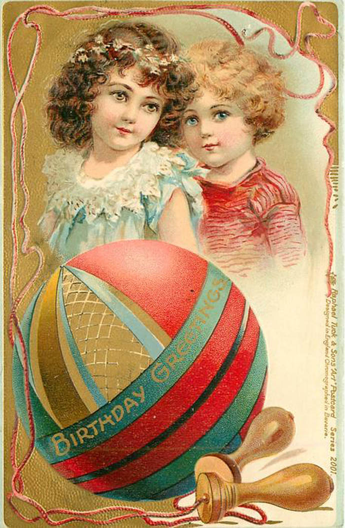 Een ouderwetse verjaardagskaart voor kinderen van Tuck & Sons van rond 1910, met daarop een meisje en jongetje in nette kleren met een felgekleurde bal en een springtouw.