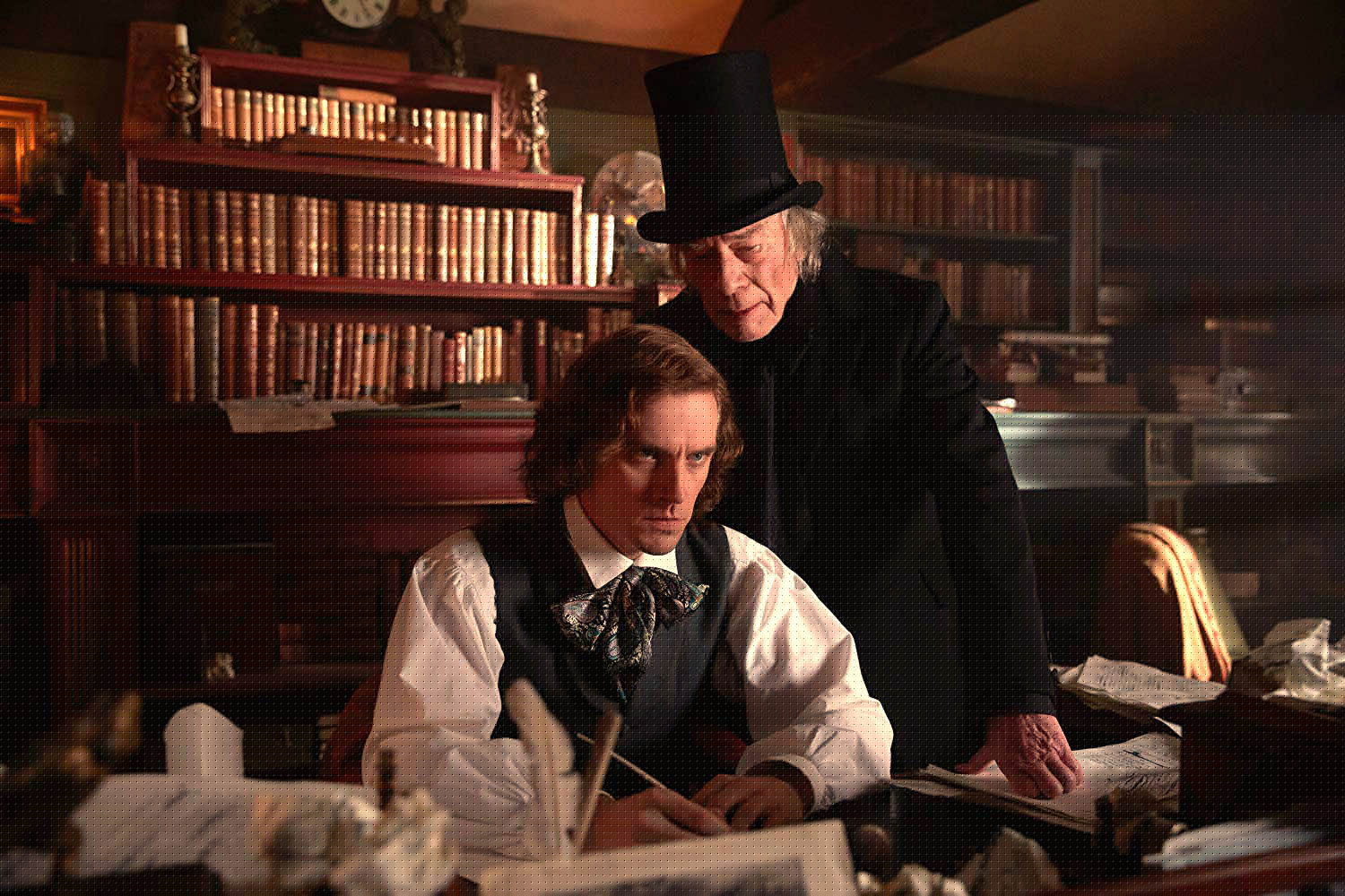 Christopher Plummer in de rol van Ebenezer Scrooge. Foto door Kerry Brown. © Parallel Films/Rhombus Media/Garlands Films DAC 2017. Bron: imdb.com.