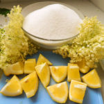 Zomers recept: Limonadesiroop van vlierbloesem