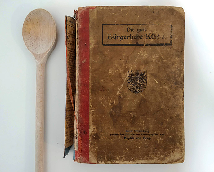 Die Gute Bürgerliche Küche door Sophie von Berg (1906).