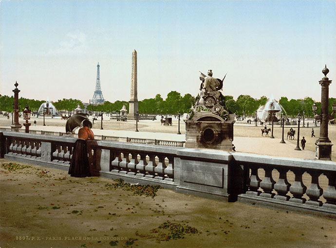 La Place de la Concorde op een fotochroom uit de periode 1890-1900 [Publiek domein]. 