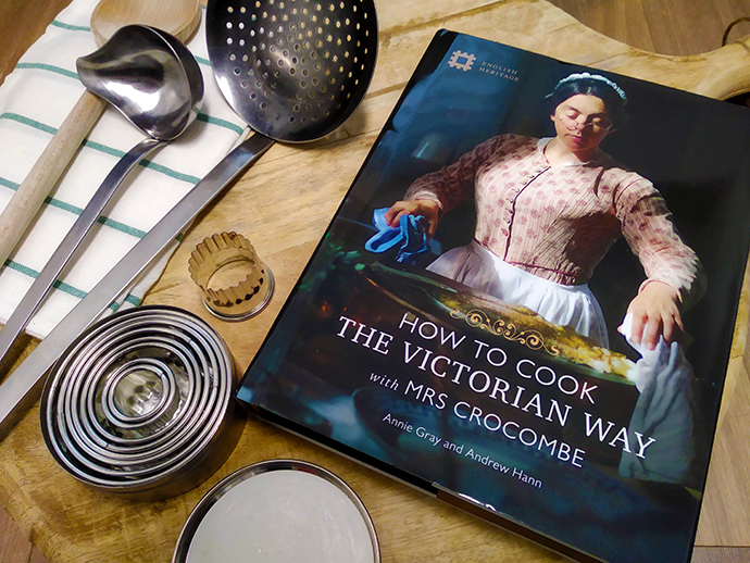 How To Cook The Victorian Way with Mrs. Crocombe, van English Heritage (2020).